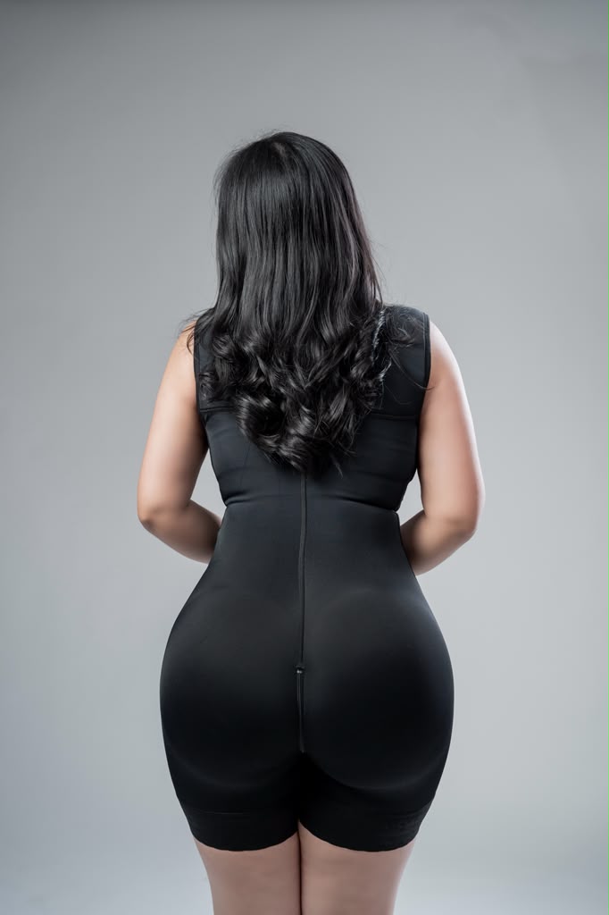 Isidora con broches | Snatching Shapewear  (Tummy Control & Hourglass Effect) | Wide back