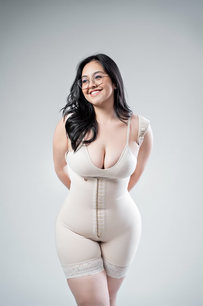 Isidora con broches | Snatching Shapewear  (Tummy Control & Hourglass Effect) | Wide back